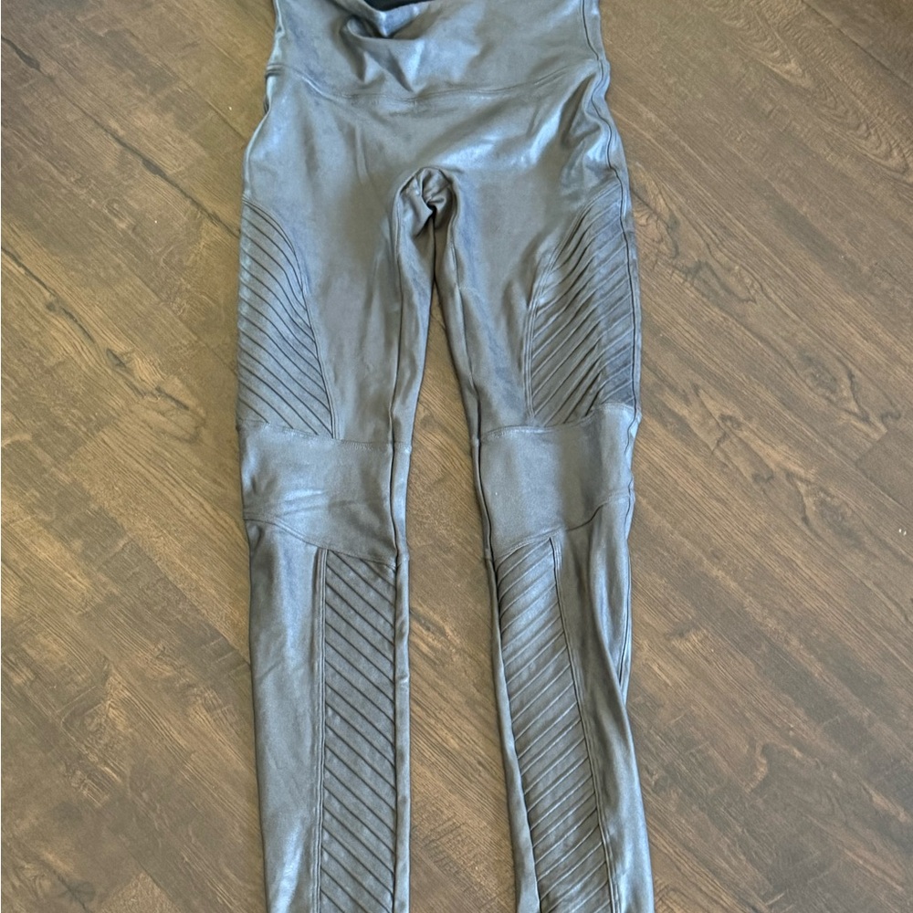 SPANX Shiny Black Leggings with Ribbed Accents